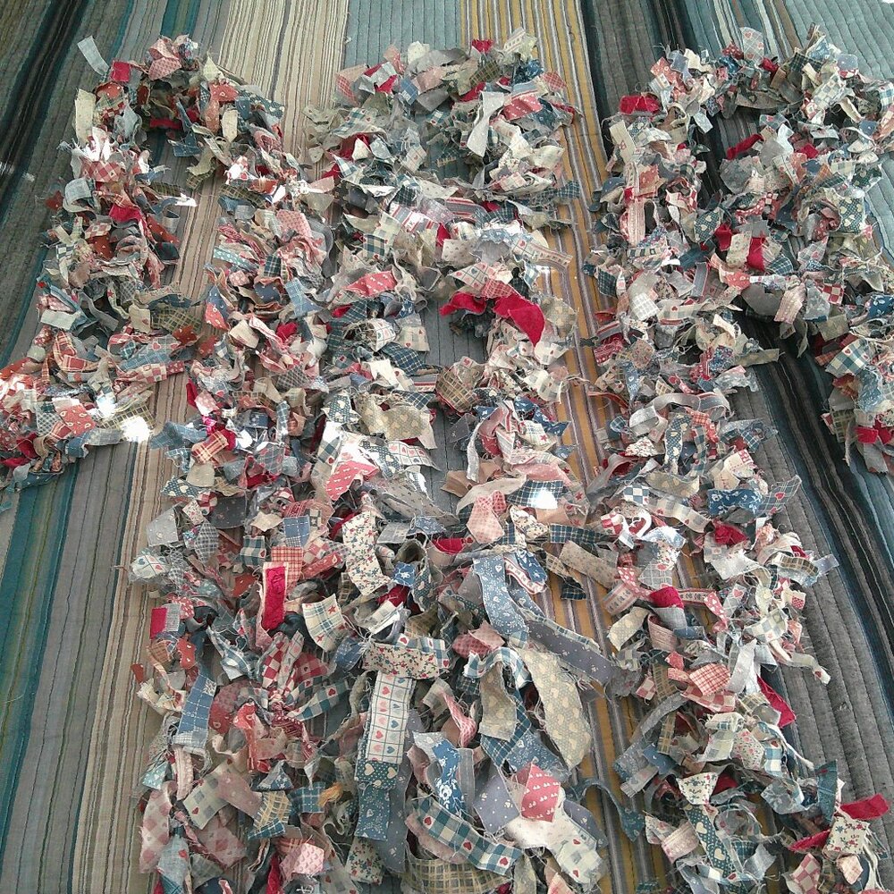 5 assorted Fabric homemade garlands 4 long 1 shorter Unique christmas decoration - Picture 2 of 3